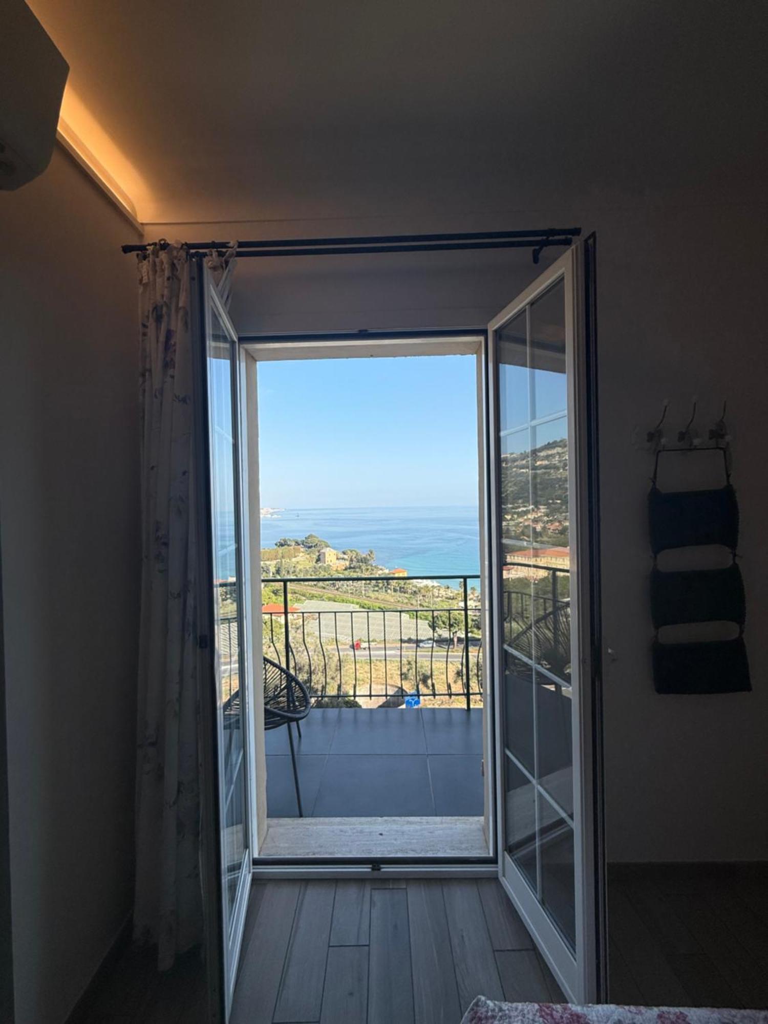 Agriturismo Un Mare Di Fiori Ventimiglia Ngoại thất bức ảnh