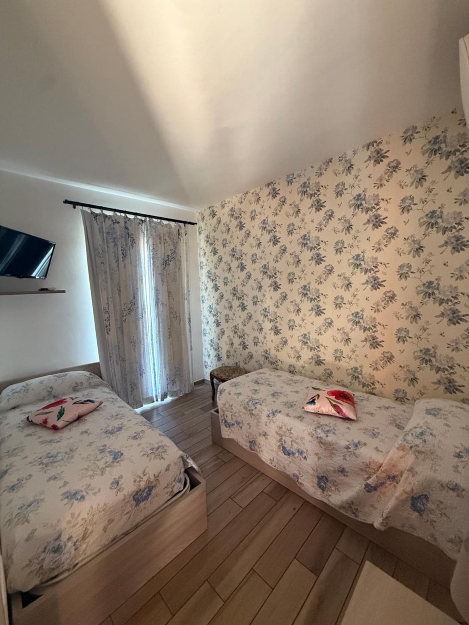 Agriturismo Un Mare Di Fiori Ventimiglia Ngoại thất bức ảnh