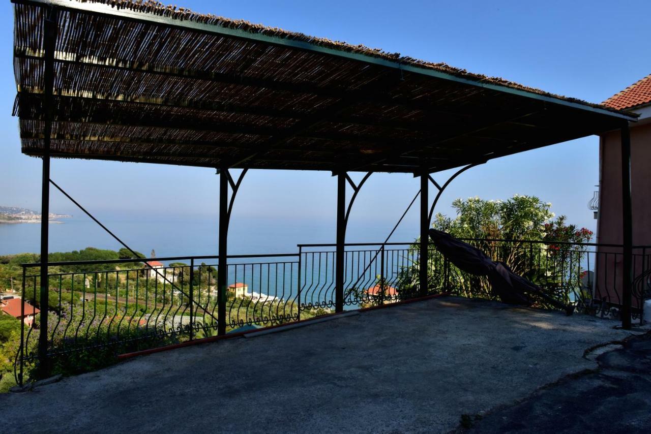 Agriturismo Un Mare Di Fiori Ventimiglia Ngoại thất bức ảnh